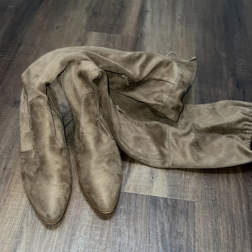 NWOT ShoeDazzle Taupe Over the Knee Boots